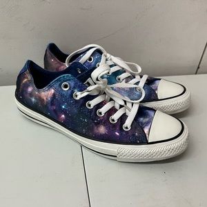 Converse, all stars space low tops / size 8 women’s / size 6 mens